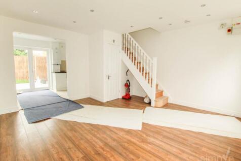 Denbigh Drive, Hayes, Middlesex photo 4