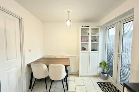 Clovelly Drive, Hampton Gardens, Peterborough, Cambridgeshire, PE7 photo 4