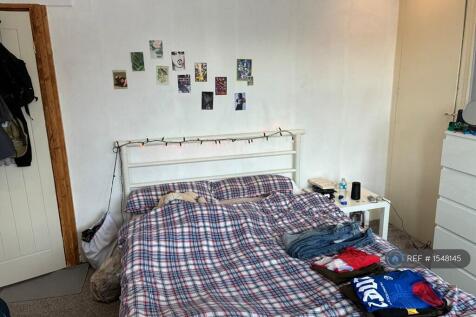 Upstairs Front Bedroom