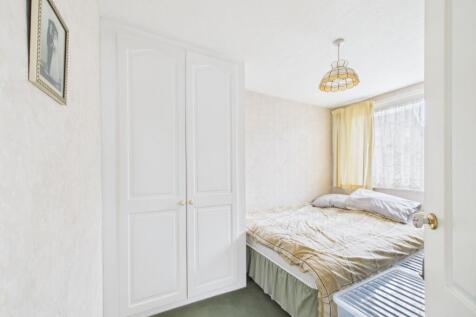 CAM02093G0-PR0034-STILL012