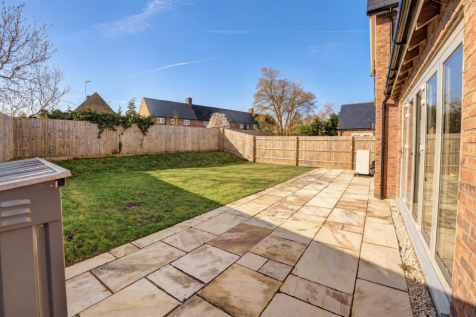 Back garden 1-edit.png