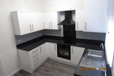 Malcolm Street Castleton. Two Bed Terr, GCH/DG, Un-Furnished.  photo 4