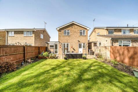 3 Lady Close, Newnham