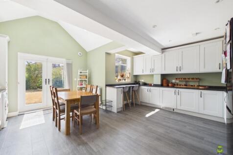Presented by Nicoleta at EweMove Bexleyheath and D