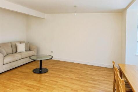 King Georges Avenue, Watford photo 3
