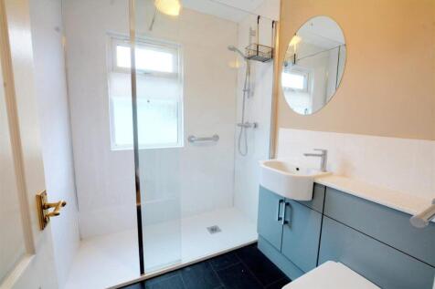 6 Bradford Way Bedroom Bathroom.jpg