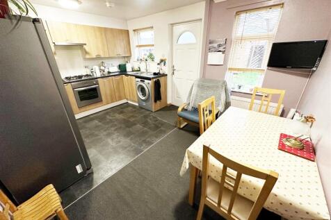 Stainbeck Road, Meanwood, Leeds, West Yorkshire. photo 4