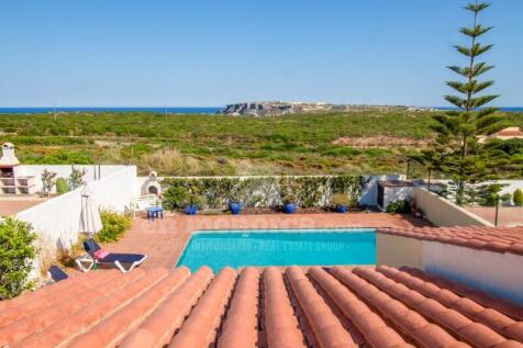 Villa with sea views in Cala Llonga