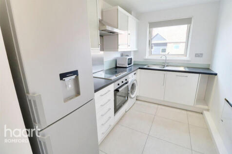 Nayland Court, Romford photo 4