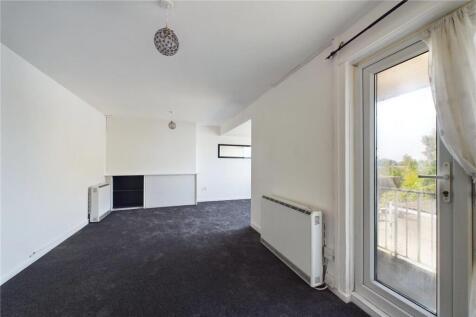 Gossops Green, Crawley, RH11 photo 4