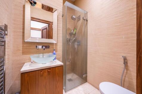 En-Suite Shower