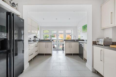 Open plan kitchen/br