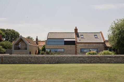292228 - Seven Whistlers, Salthouse (exteriors)...