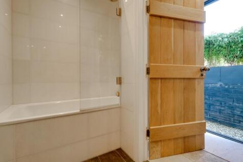 Downstairs Bathroom (2).jpg