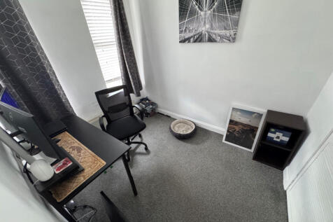 2 bedroom mid terrace - No vendor chain