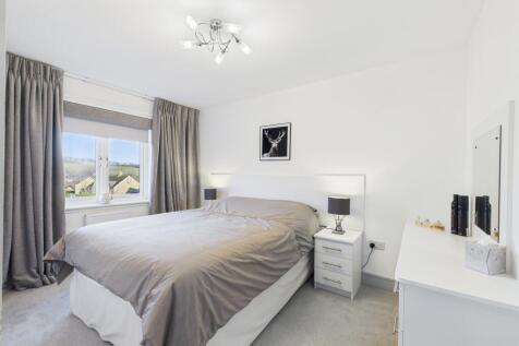 CAM04201G0-PR0122-STILL019