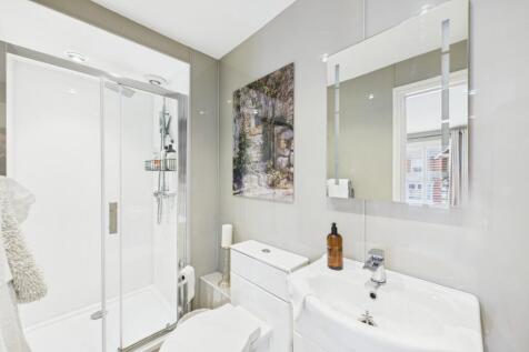 Jack &amp; Jill Family Bathroom