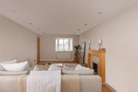 Bramleys Estate Agents - Oakfield Drive - Mirfield