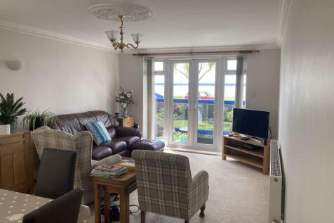 52 Marine Parade West, Lee-On-The-Solent photo 5