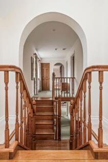 Landing staircase
