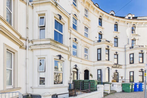 Two bedroom second floor flat - For sale by aucti