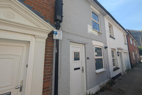 2 bed terraced house to rent South Street, Colche