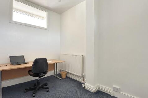 Office to rent Image 3