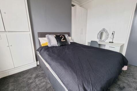 Royal Park Avenue, Hyde Park, Leeds LS6 1EZ photo 2