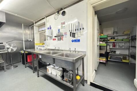 Commercial Property to rent Image 12