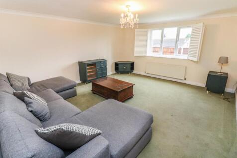 Lounge/ Dining Room