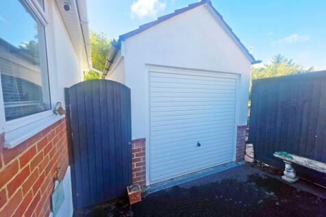 Detached Garage