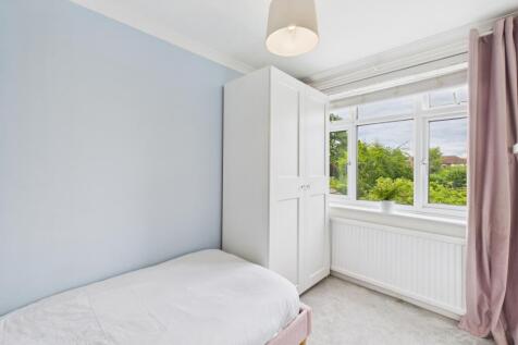 CAM03162G0-PR0284-STILL008