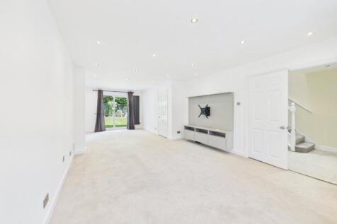 Calshot Way, Frimley, Camberley, Surrey, GU16 photo 4