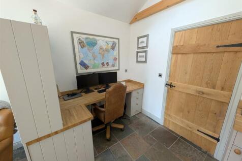 Open Plan Kitchen and Lounge