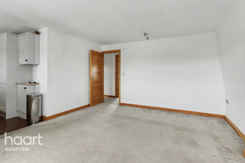 Canterbury Road, BIRCHINGTON photo 5