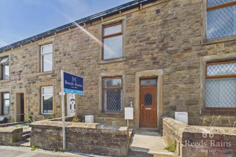 1-bed terraced on Burnley Road, Clayton Le Moors, Accrington, Lancashire, BB5, £600/mo