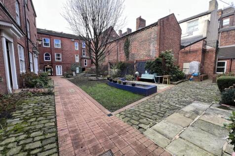 Regent Court, Briggate, Leeds photo 3