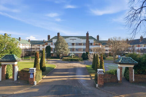 London, E18 - property photo
