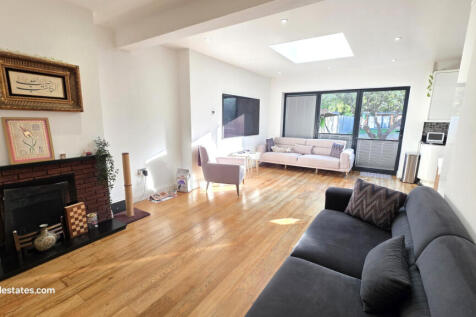 LOUNGE AREA