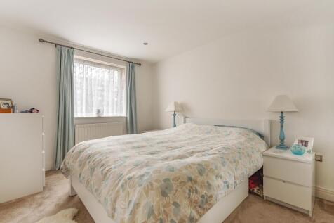 Bedroom 1 (Main)
