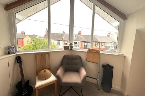 2B WINDOW LANDING.jpg