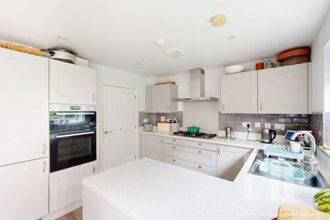 Kitchen/dining/family room