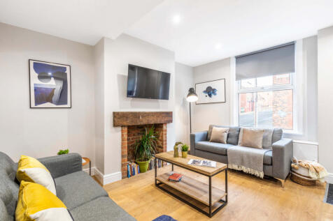 4-bed house on Harold Grove, Leeds, £2,635/mo