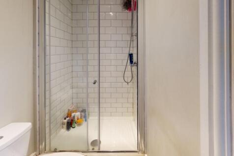 400-Fishponds-Road-Shower-Room(1)