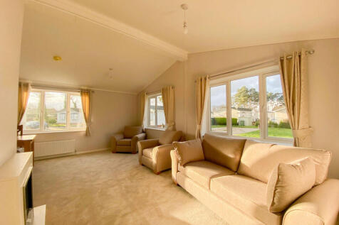 LIVING ROOM/DINER
