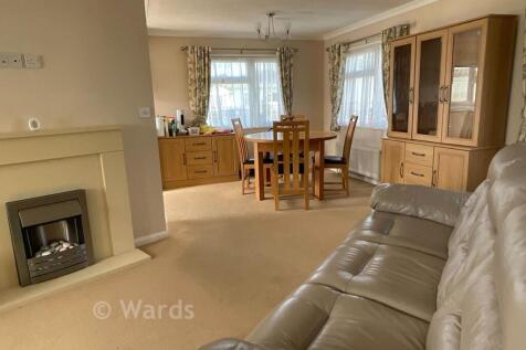 Lounge/Dining Area