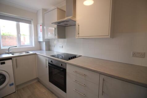 Bremen Gardens, Andover, Hampshire  photo 3