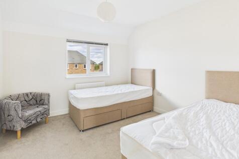 CAM02519G0-PR0335-STILL017