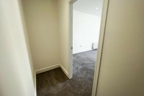 108293_P4838G3721...