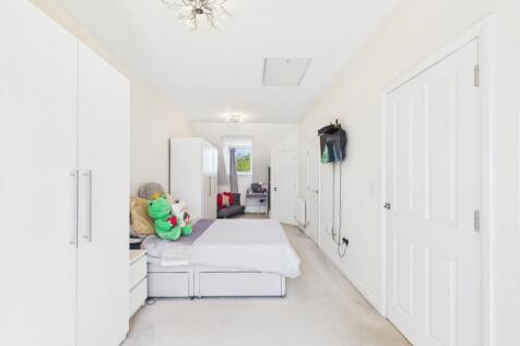 CAM02023G0-PR0153-STILL007